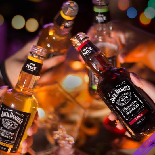 杰克丹尼（Jack Daniel`s）洋酒 威士忌 三种口味 预调酒 鸡尾酒 330ml*6瓶 礼盒装 （可乐+柠檬+苹果）